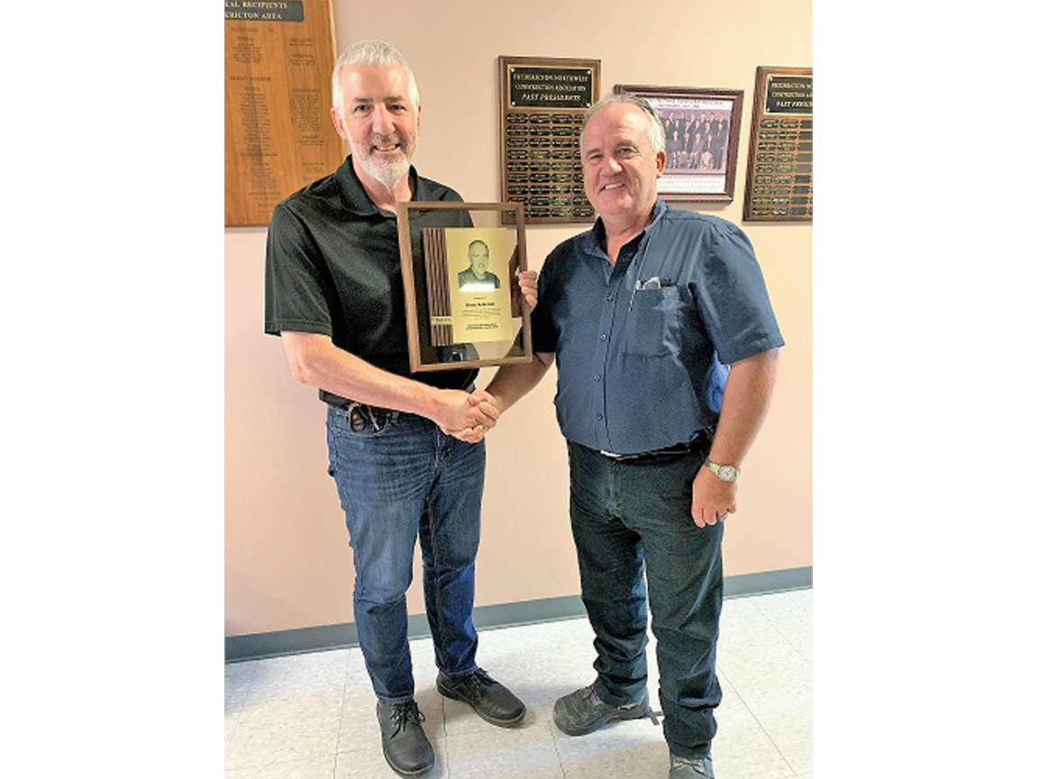 Rod Shaw Presents Award